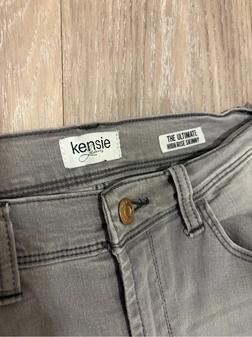 Kensie “The Ultimate Skinny” Gray Wash Skinny Jeans – Excellent Condition 4/27 - Picture 4 of 5